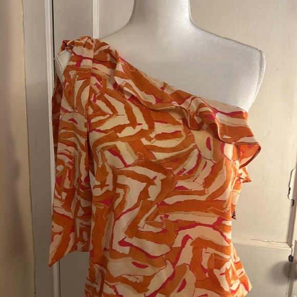 One Shoulder Top - Picture 2 of 7